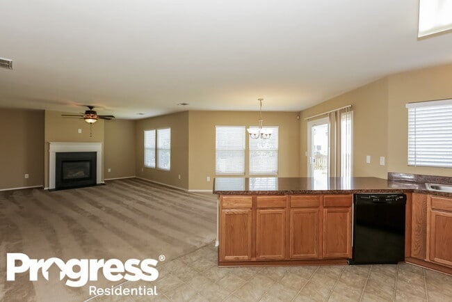 Foto del edificio - 6329 Highland Commons Dr