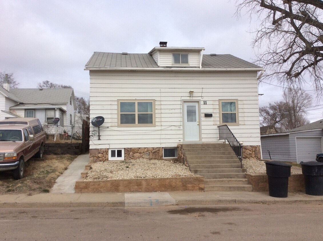 Primary Photo - 11 4th ST SE