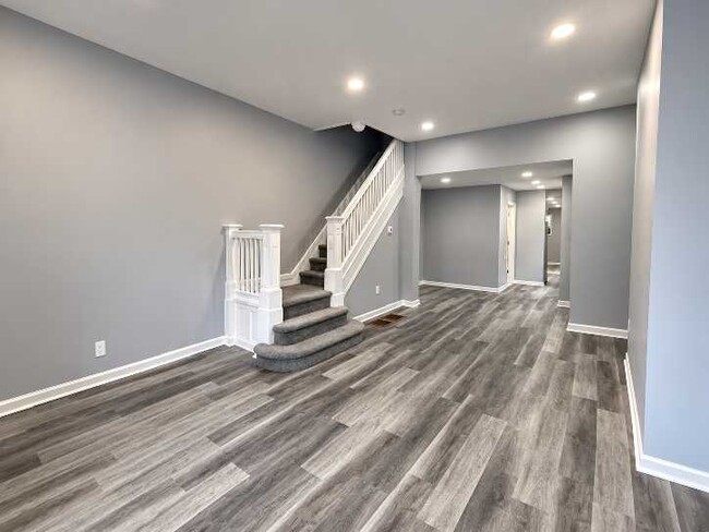 Building Photo - 2739 W Montgomery Ave