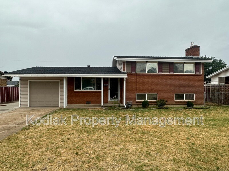Primary Photo - 433 Fern Dr