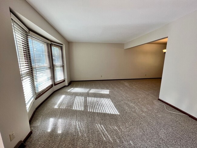 Building Photo - Amazing 4 Bedroom Home!