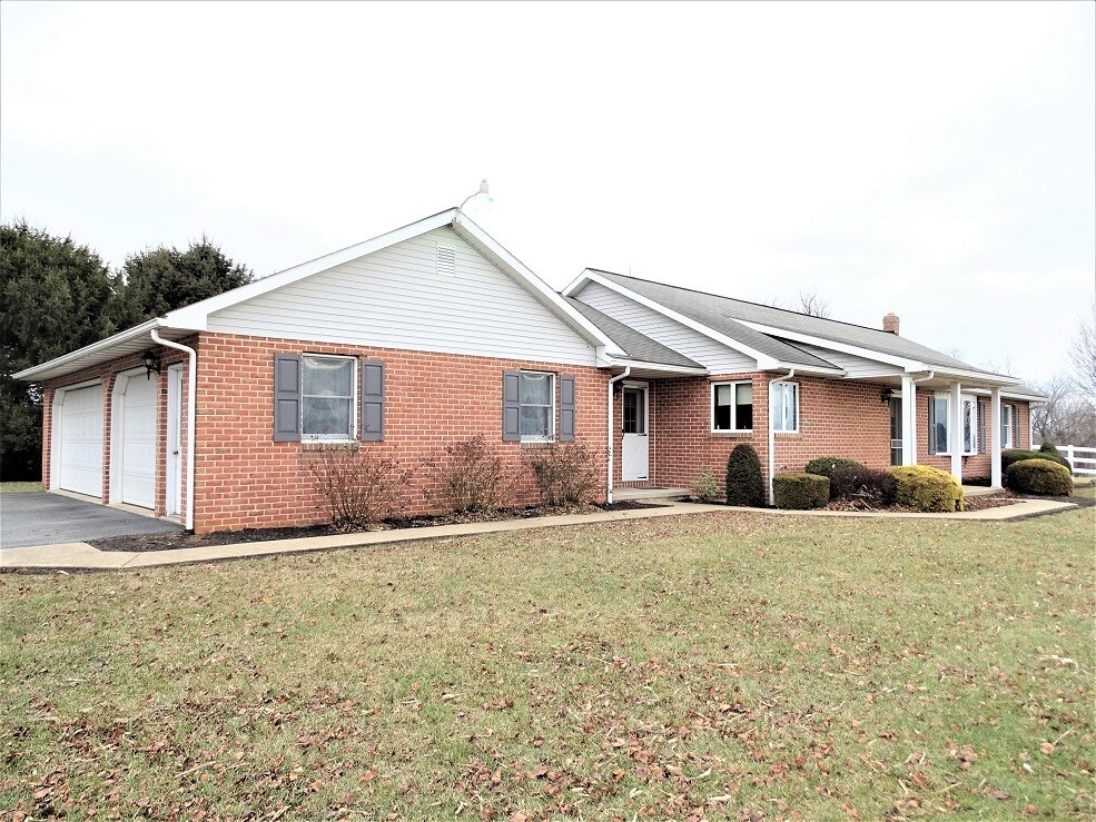 Primary Photo - 310 Schoeneck Rd