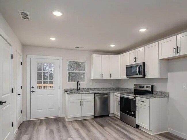 Foto del edificio - 717 7th Ave SW