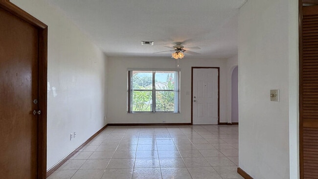 Building Photo - 716 Caribou Dr