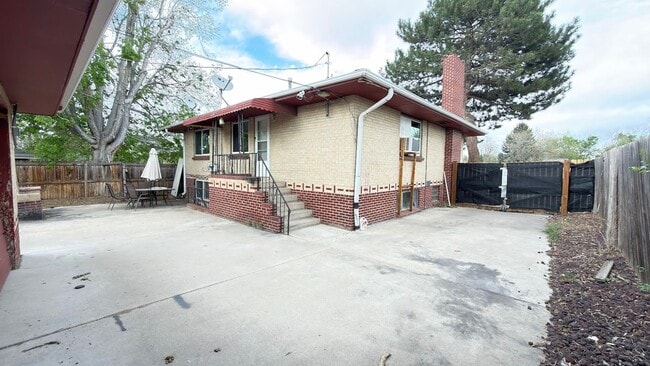 Building Photo - 1125 Dayton St