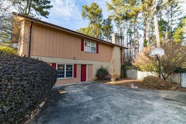 Building Photo - 265 Ponderosa Dr