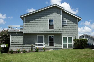 Building Photo - 135 April Point Dr N