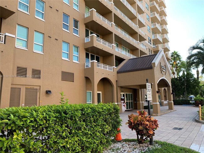 Building Photo - 2665 SW 37th Ave