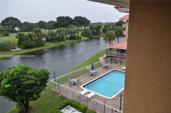 Foto del edificio - 405 S Pine Island Rd