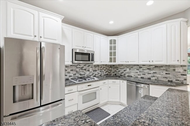 Building Photo - 334 Wilshire Dr