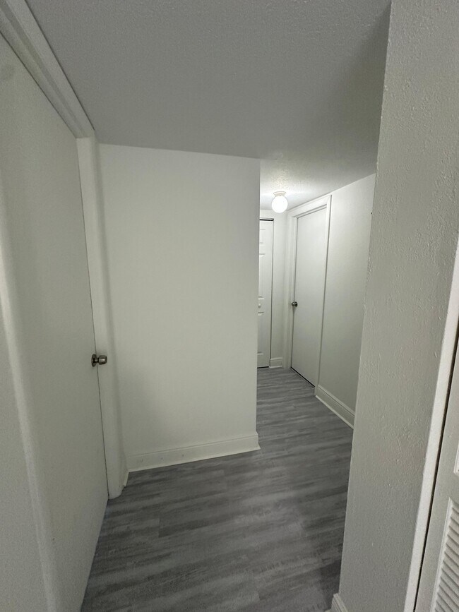 Foto del edificio - 1825 W 56th St