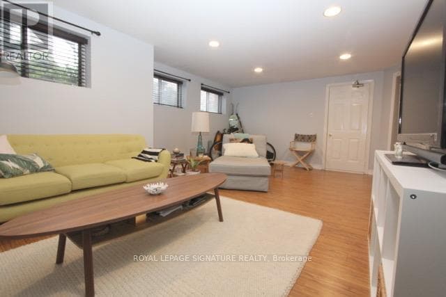 Photo du bâtiment - 31 Marina Ave