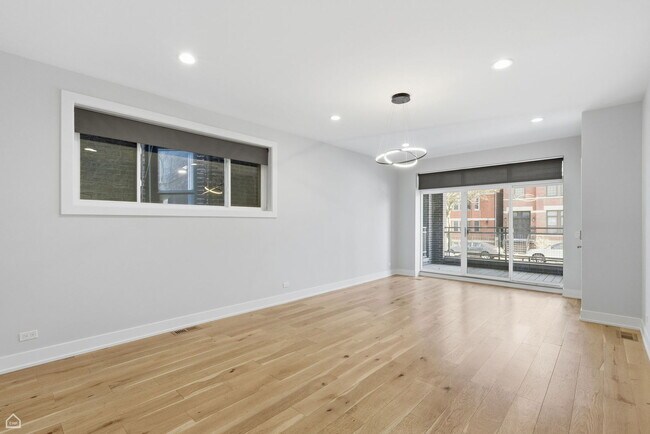 Foto del edificio - 1042 S Oakley Blvd