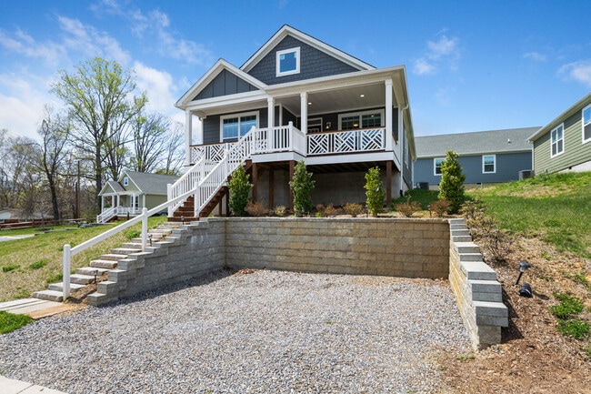Building Photo - 1205 Seven Sisters Ln