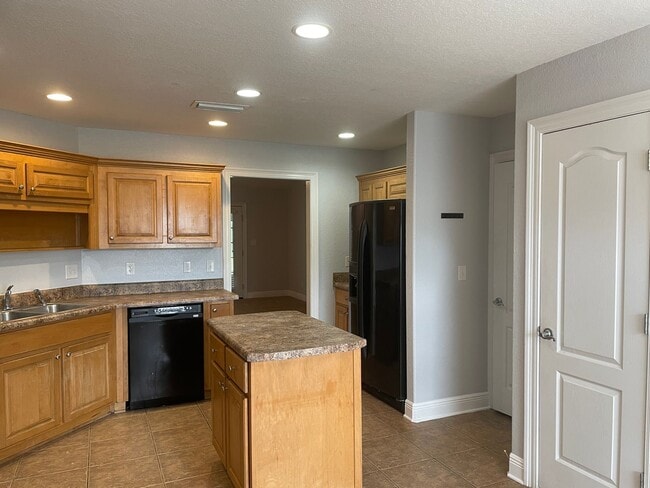Building Photo - Big and Beautiful in Cottonwood