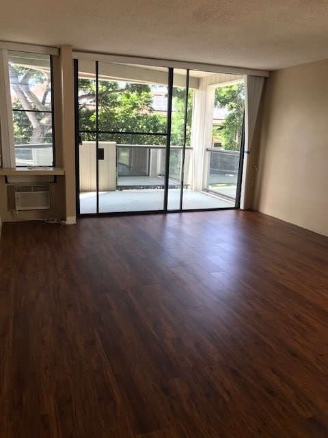 Building Photo - Spacious 1-Bedroom Ground Floor Apartment ...