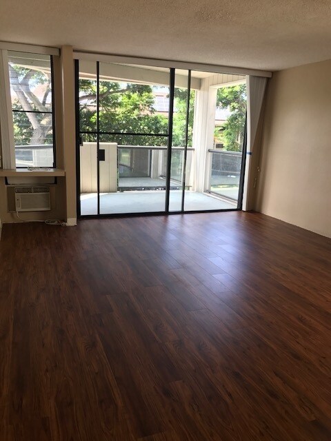 Foto del edificio - Spacious 1-Bedroom Ground Floor Apartment ...