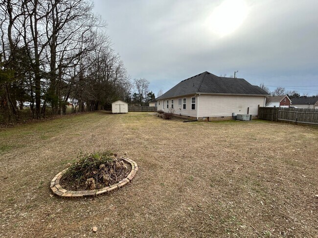 Building Photo - 122 Raven Ct
