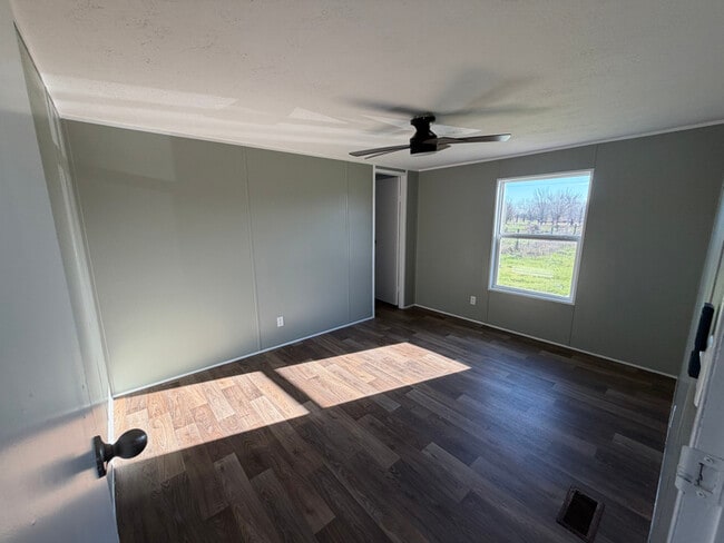 Foto del edificio - 6939 N Farm to Market 331 Rd