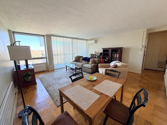 Building Photo - 60 Babcock St