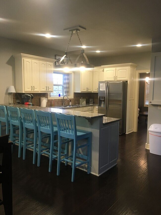 Building Photo - 5 br, 2.5 bath House - 792 Foothills Drive