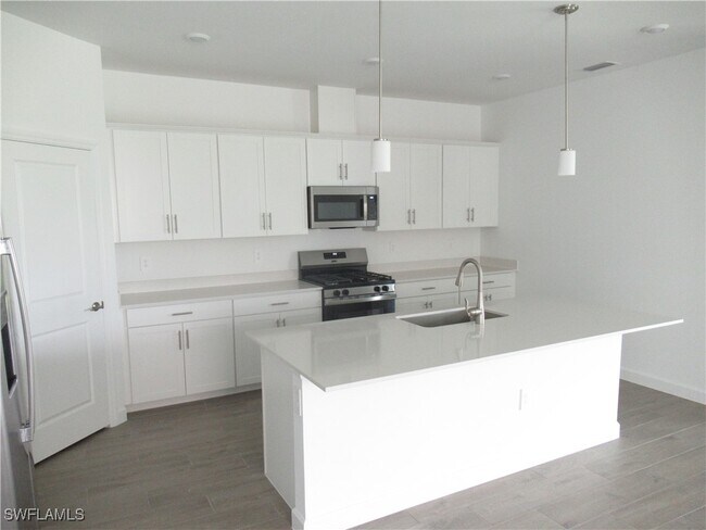 Building Photo - 19097 Hinkley Dr