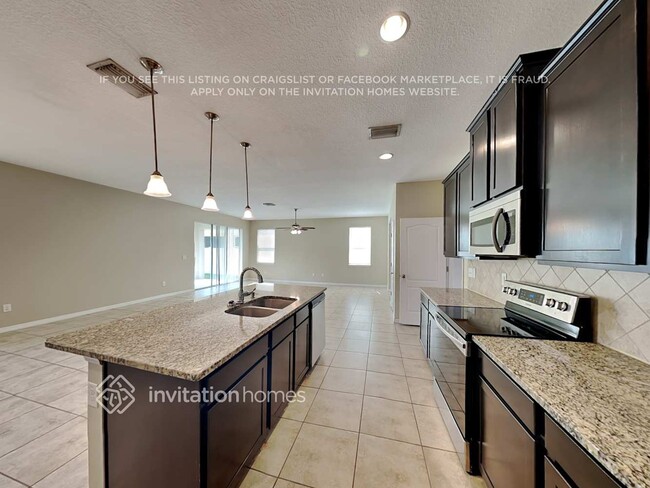 Foto del edificio - 11618 Warren Oaks Pl