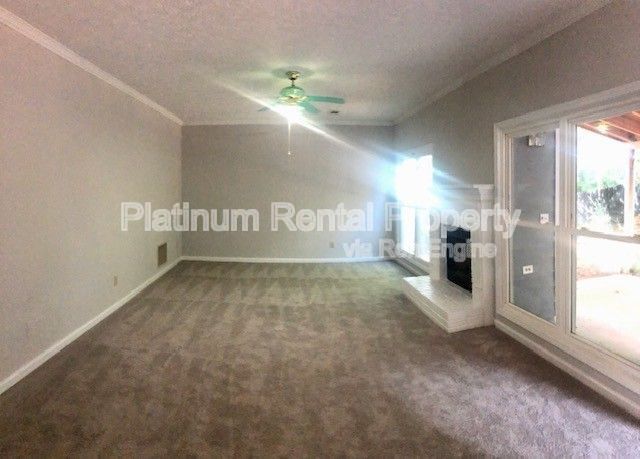 Foto del edificio - 740 Trellis Pond Ct