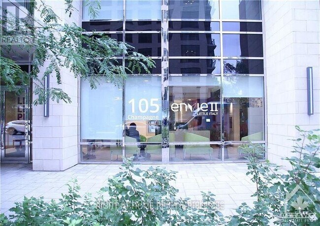 Photo du bâtiment - 105 Champagne Ave S