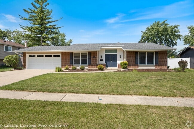 Building Photo - 6426 Taylor Dr