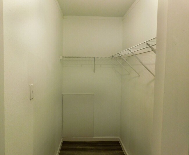 Building Photo - 107 Varsity Dr