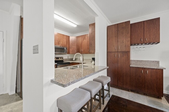 Building Photo - 9850 Pagewood Ln