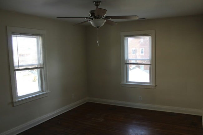 Bedroom - 419 Wallace Ave