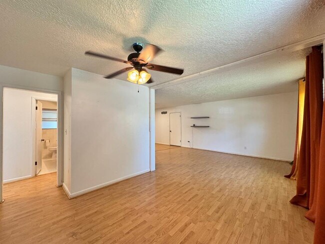 Foto del edificio - 1622 Denison Dr