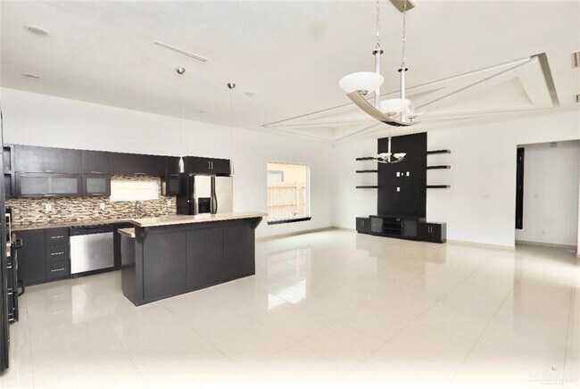 Building Photo - 22 E 7th St