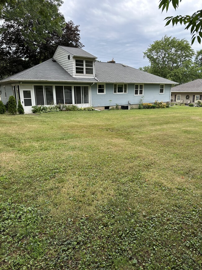 Building Photo - 183 S Leavitt Rd