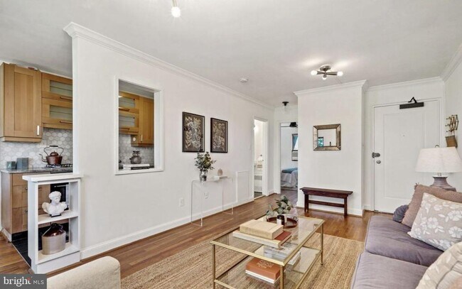 Foto del edificio - 1577 N Colonial Terrace