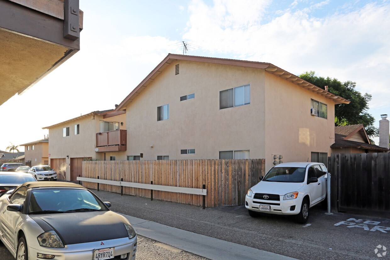 Foto del edificio - 16532 Kellog Cir