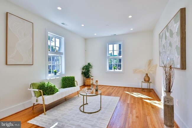 Building Photo - 221 S Alfred St