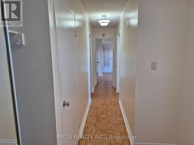 Photo du bâtiment - 1535 Lakeshore Rd E