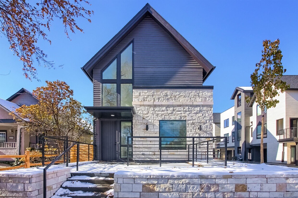 Foto principal - 1 br, 2 bath Condo - 5609 South Curtice St...