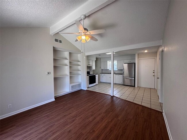 Building Photo - 5916 Cherry Loop