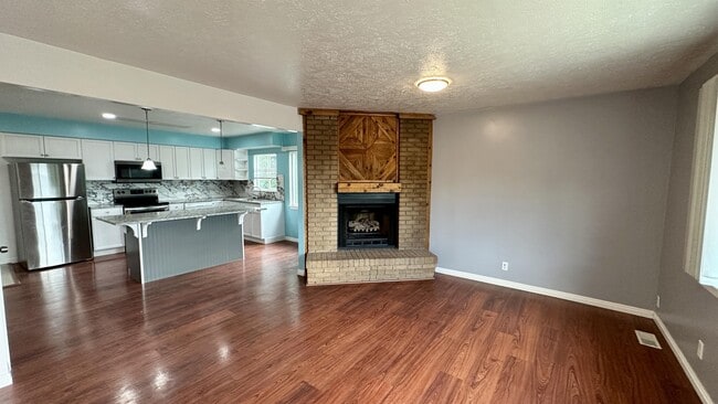 Photo - 1715 East Fort Union Blvd House