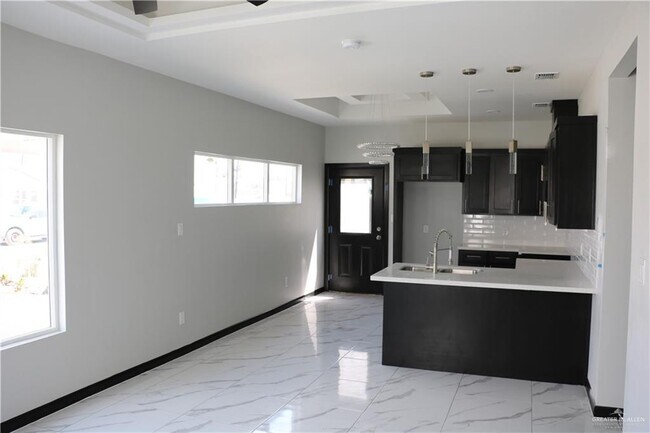 Building Photo - 1420 Hibiscus Ave