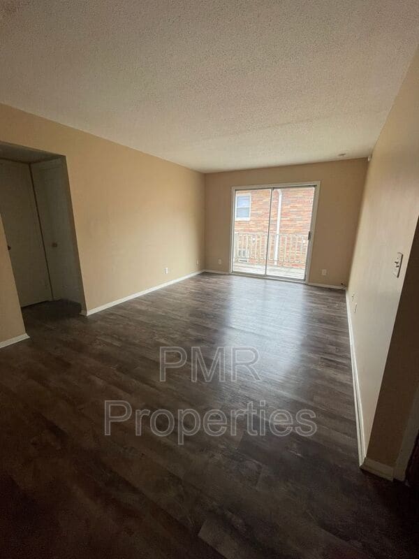 Building Photo - 215 S 1st St