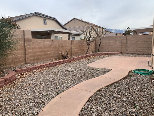 Building Photo - Fantastic 3 Bedroom, 2 Bath Home In The NE!