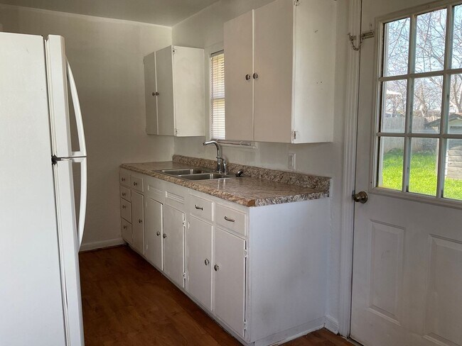 Foto del edificio - **Coming Soon!** 2 Bedroom 1 Bath with Det...