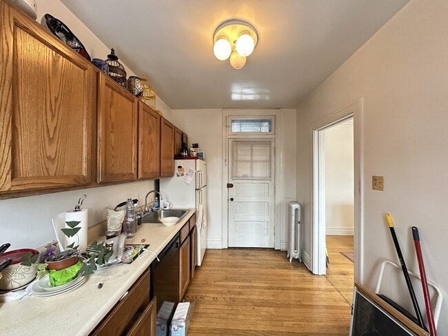 Building Photo - 1907 W Larchmont Ave