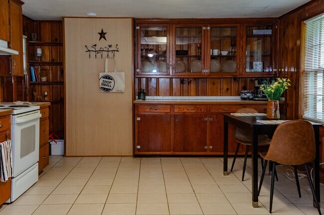 Foto del edificio - 4165 Sugar Hill Rd