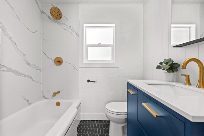 Building Photo - Beautiful Spacious Fully Remodeled Home in...